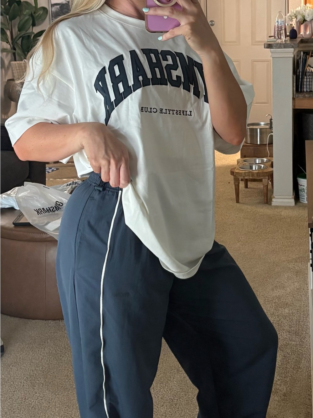 Gymshark Cream Crewneck Tee with Navy Logo - Picture 2 of 4